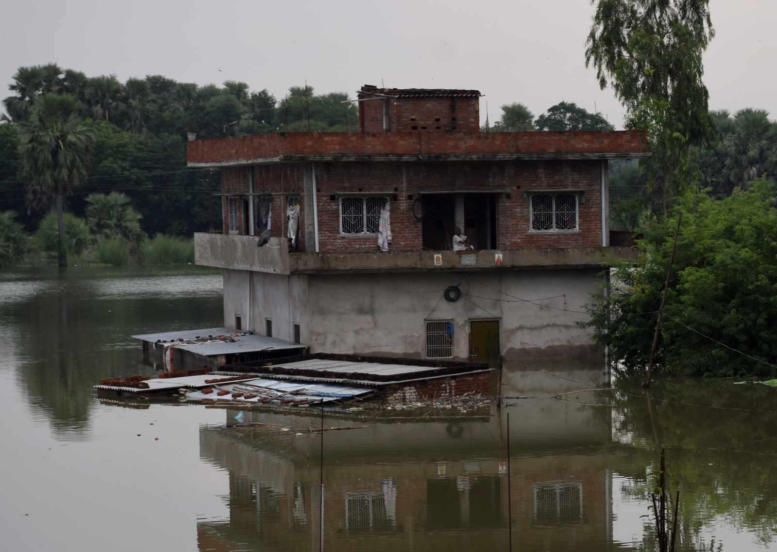 Water level of Tamsa decreased by two cm, yet the situation is terrible