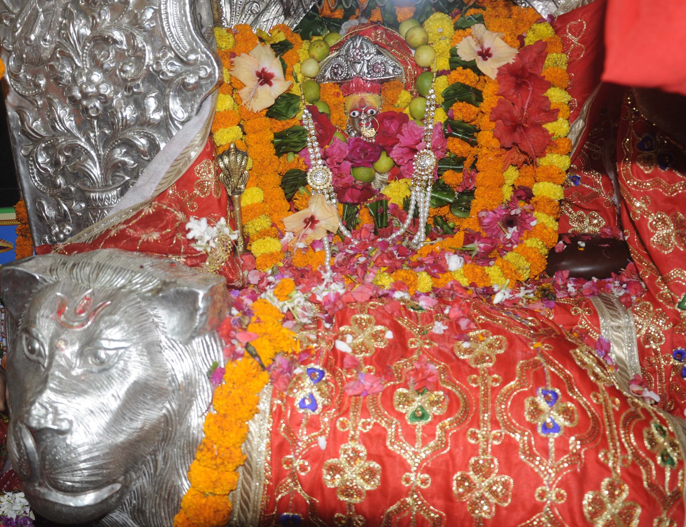 शारदीय नवरात्र के छठवें दिन शुक्रवार को मां बेल्हा देवी का हुआ भव्य श्रृंगार। शारदीय नवरात्र के छठवें दिन शुक्रवार को मां बेल्हा देवी का हुआ भव्य श्रृंगार।