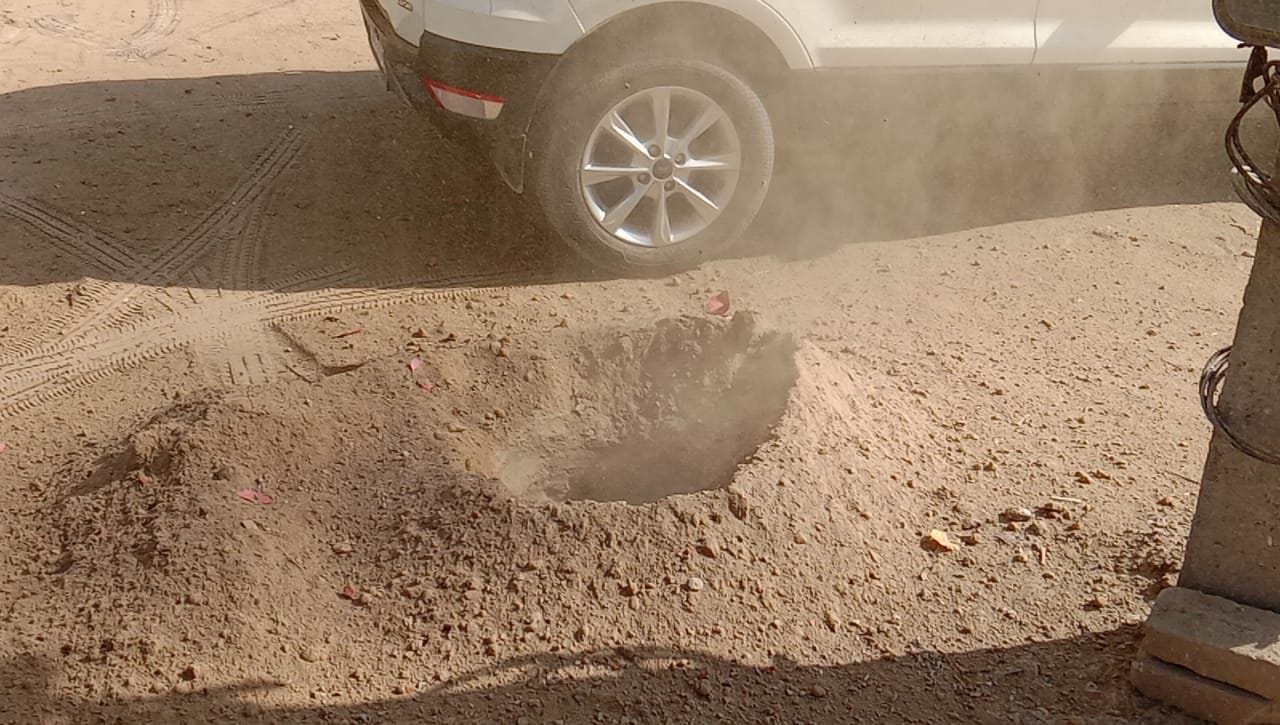  गांव जठेड़ी के पास पाइप लाइन से लीकेज होती गैस।