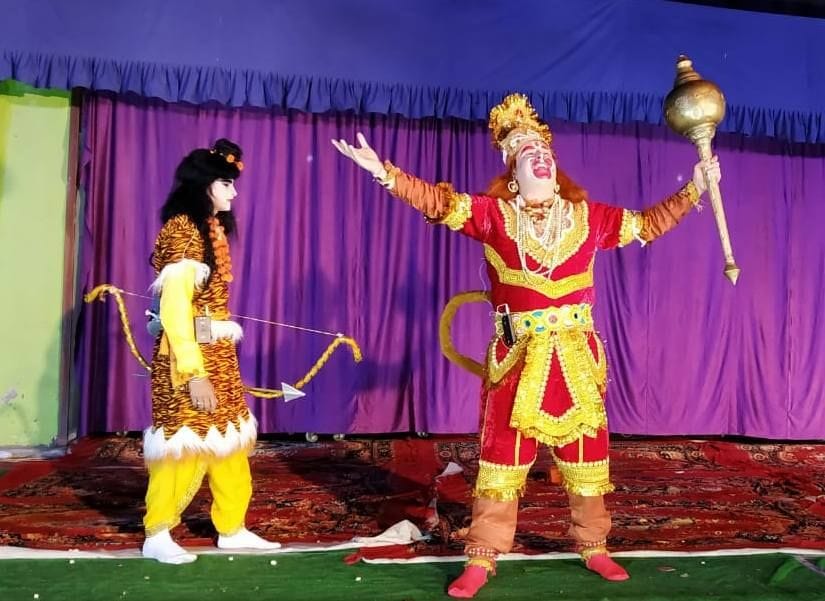 पिथौरागढ़ के टकाना की रामलीला में राम-हनुमान संवाद का दृश्य। अमर उजाला पिथौरागढ़ के टकाना की रामलीला में राम-हनुमान संवाद का दृश्य। अमर उजाला