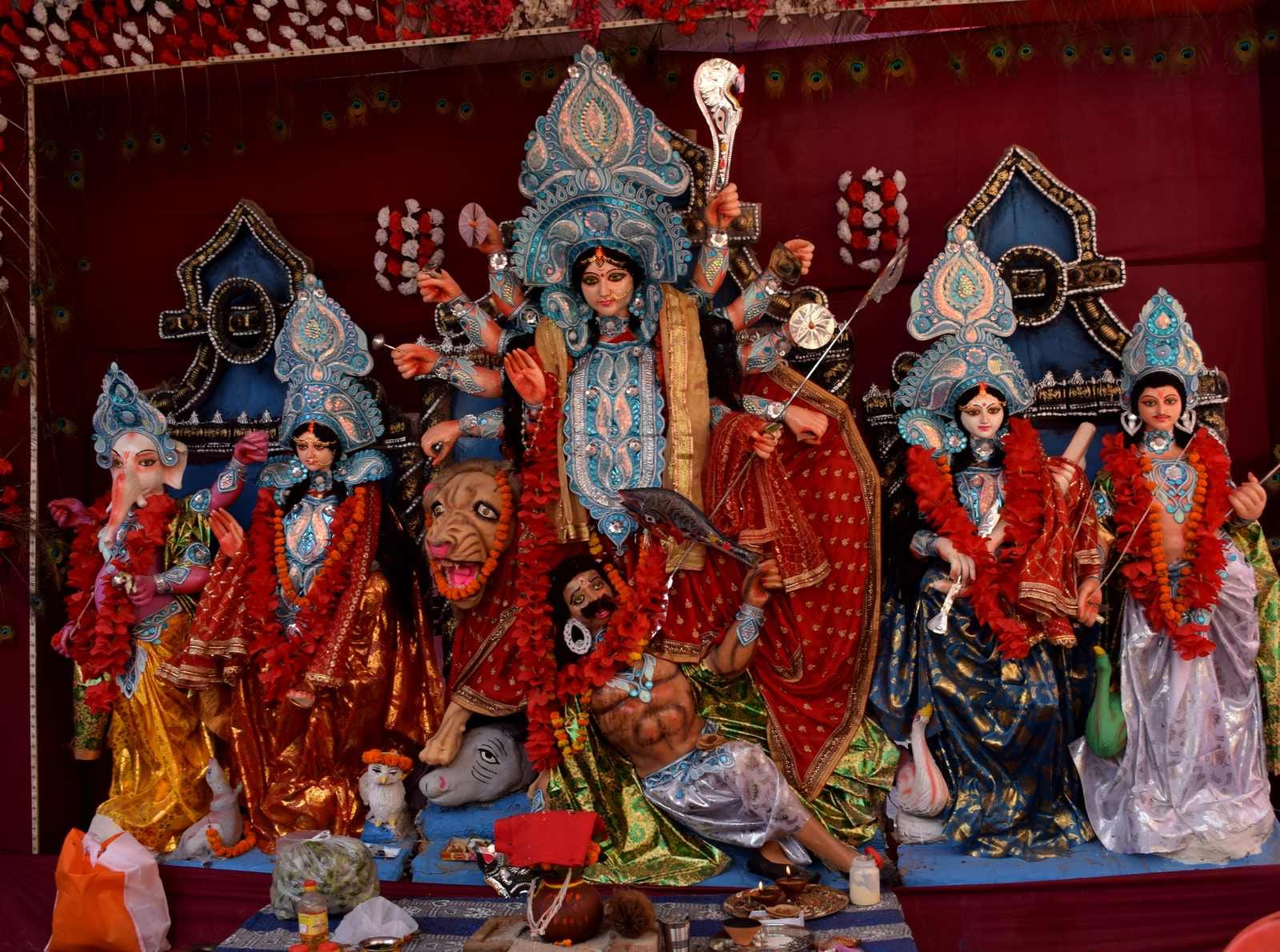 शहर के कालीनगंज में जय विक्रांता दल द्घारा स्थापित मां नव दुर्गा की मूर्ति। शहर के कालीनगंज में जय विक्रांता दल द्घारा स्थापित मां नव दुर्गा की मूर्ति।