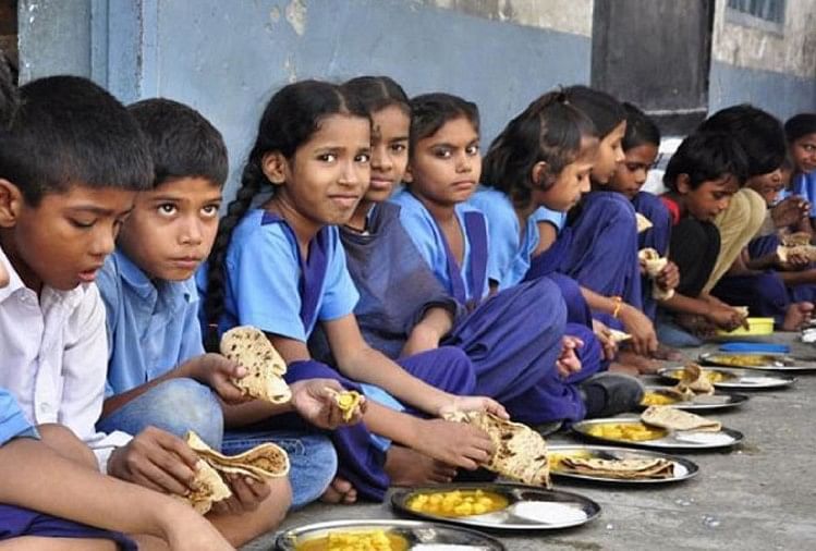 Yogi Government To Provide Ration And Cooking Cost To Children Of Primary  Schools In Uttar Pradesh Mid Day Meal - यूपी के प्राइमरी स्कूलों के बच्चों  को राशन और कुकिंग लागत देगी