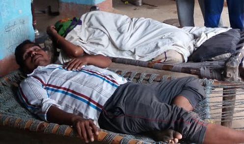 जैथरा में फैला बीमारी का प्रकोप घर विछी खटीयों पर पड़े मरीज- अमर उजाला जैथरा में फैला बीमारी का प्रकोप घर विछी खटीयों पर पड़े मरीज- अमर उजाला