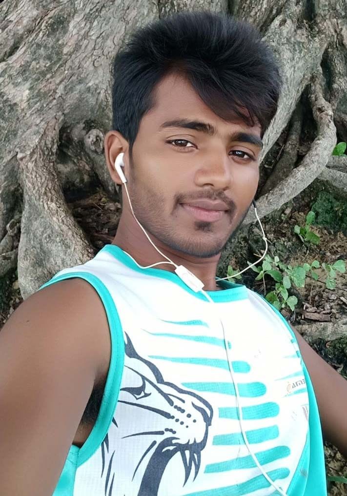 प्रतिमा विर्सजन के दौरान तालाब में डूबने से मृत युवक मोनू। फाइल फोटो प्रतिमा विर्सजन के दौरान तालाब में डूबने से मृत युवक मोनू। फाइल फोटो