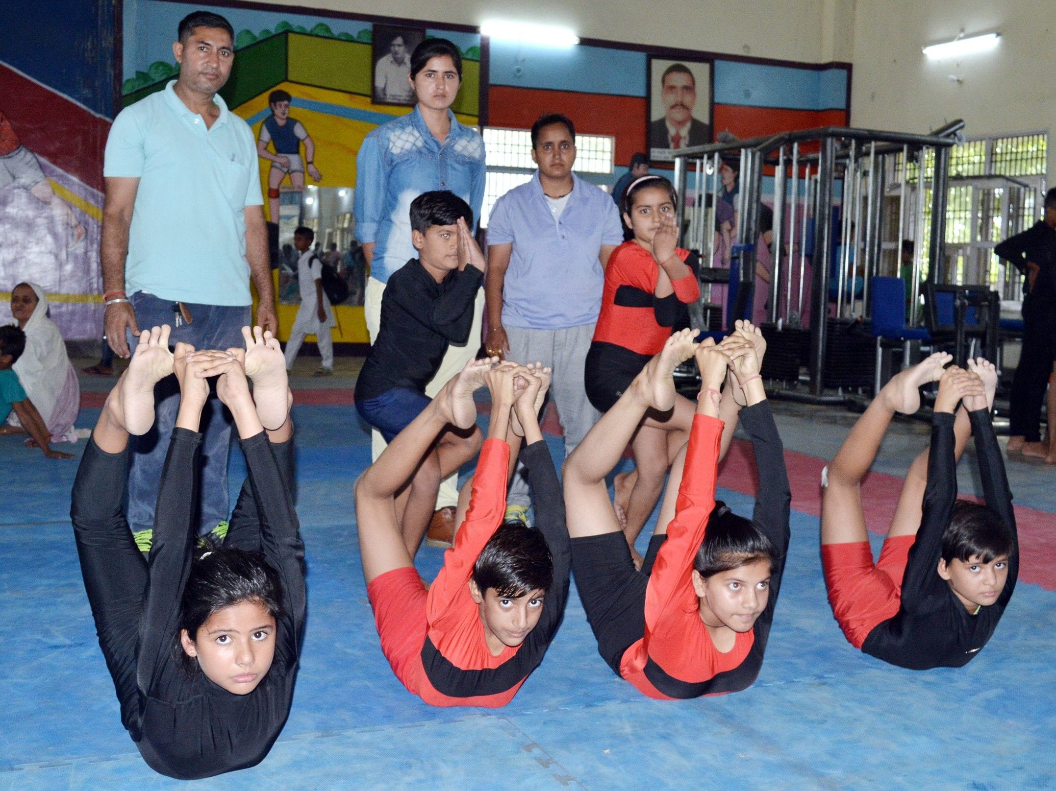 7 फोटो राज्य स्तरीय योग प्रतियोगिता में भाग लेते हुए प्रतिभागी। 7 फोटो राज्य स्तरीय योग प्रतियोगिता में भाग लेते हुए प्रतिभागी।