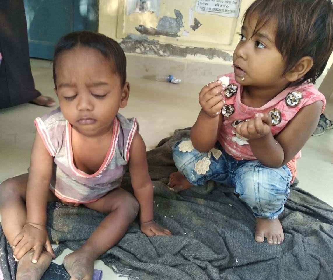 बाघराय के जलालपुर में दहेज के लिए मारी गई विवाहिता के दो मासूम बच्चे। बाघराय के जलालपुर में दहेज के लिए मारी गई विवाहिता के दो मासूम बच्चे।
