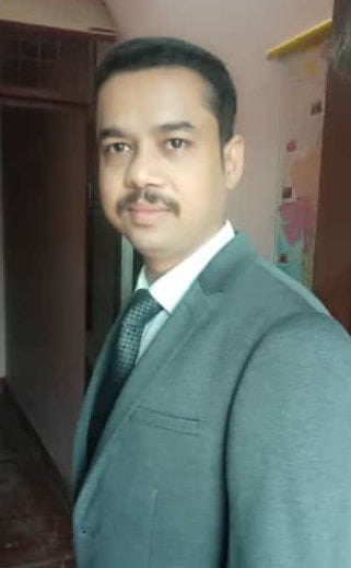 पीसीएस में चयनित अभिषेक मिश्र।