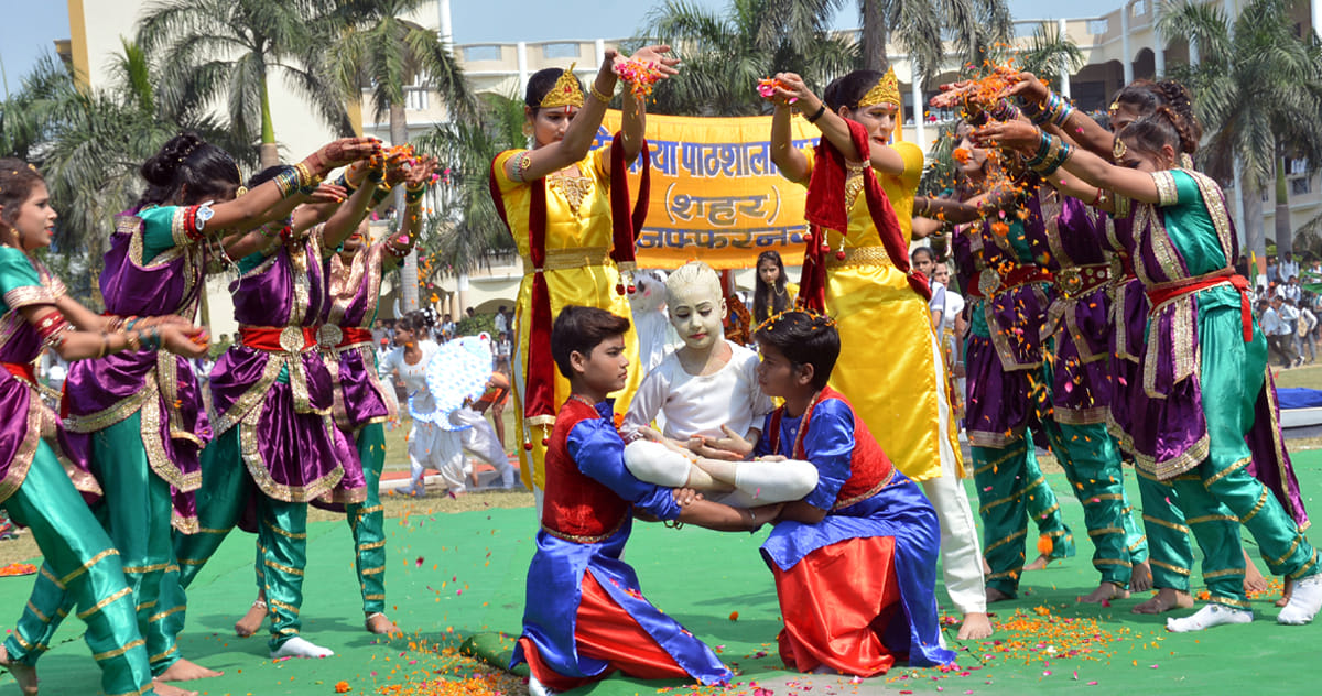 डीएवी इंटर कालेज में जनपदीय बालक-बालिका खेलकूद प्रतियोगिता में सांस्कृतिक प्रस्तुति देती छात्?