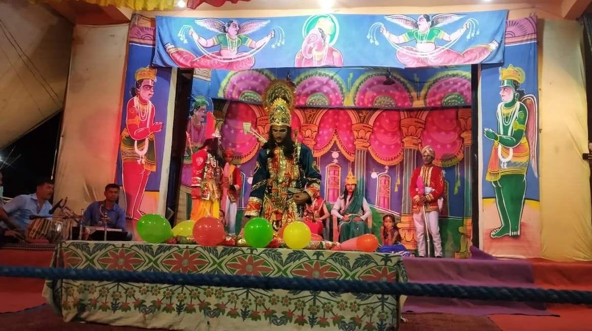 चंपावत के स्वांला में अंगद रावण संवाद का दृश्य। चंपावत के स्वांला में अंगद रावण संवाद का दृश्य।