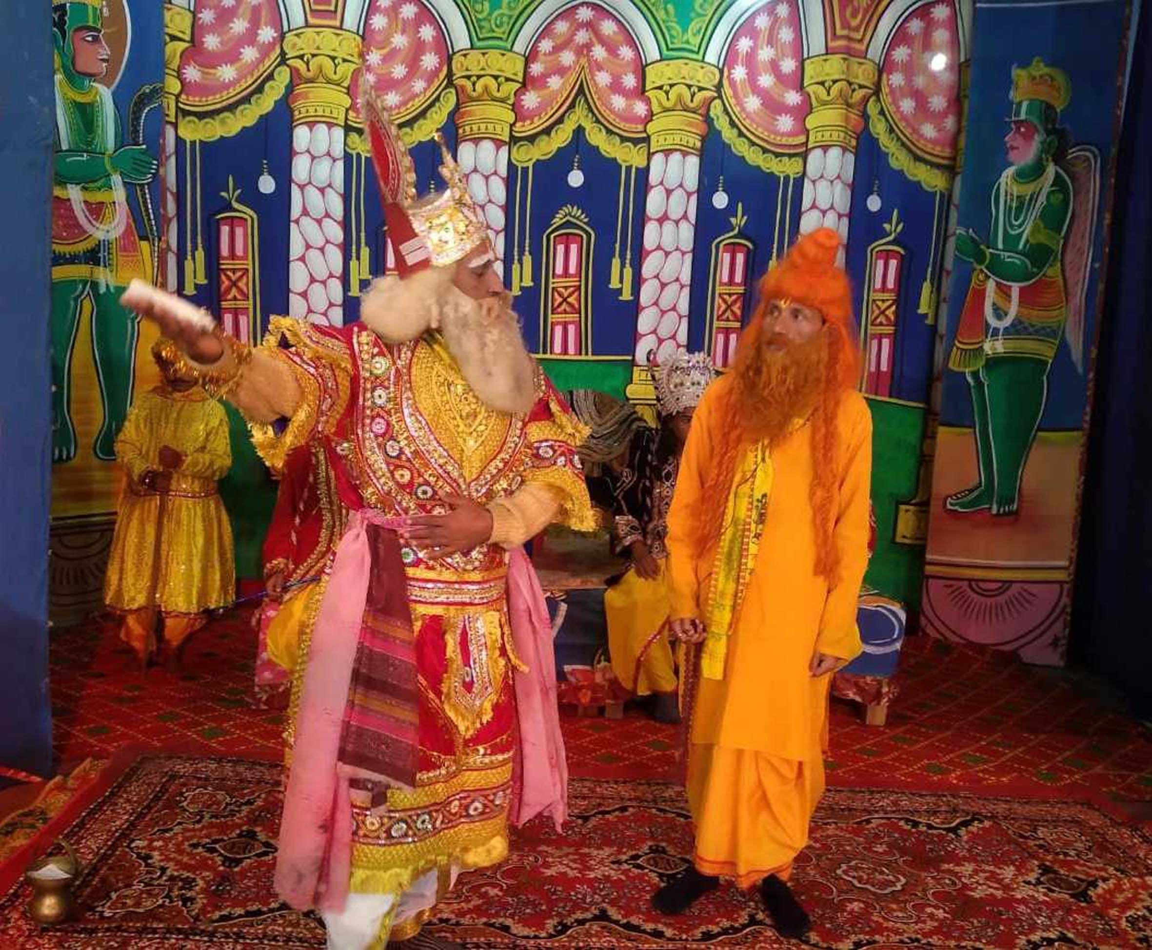 पाटी की रामलीला में दशरथ-विश्वामित्र संवाद का नजारा। पाटी की रामलीला में दशरथ-विश्वामित्र संवाद का नजारा।