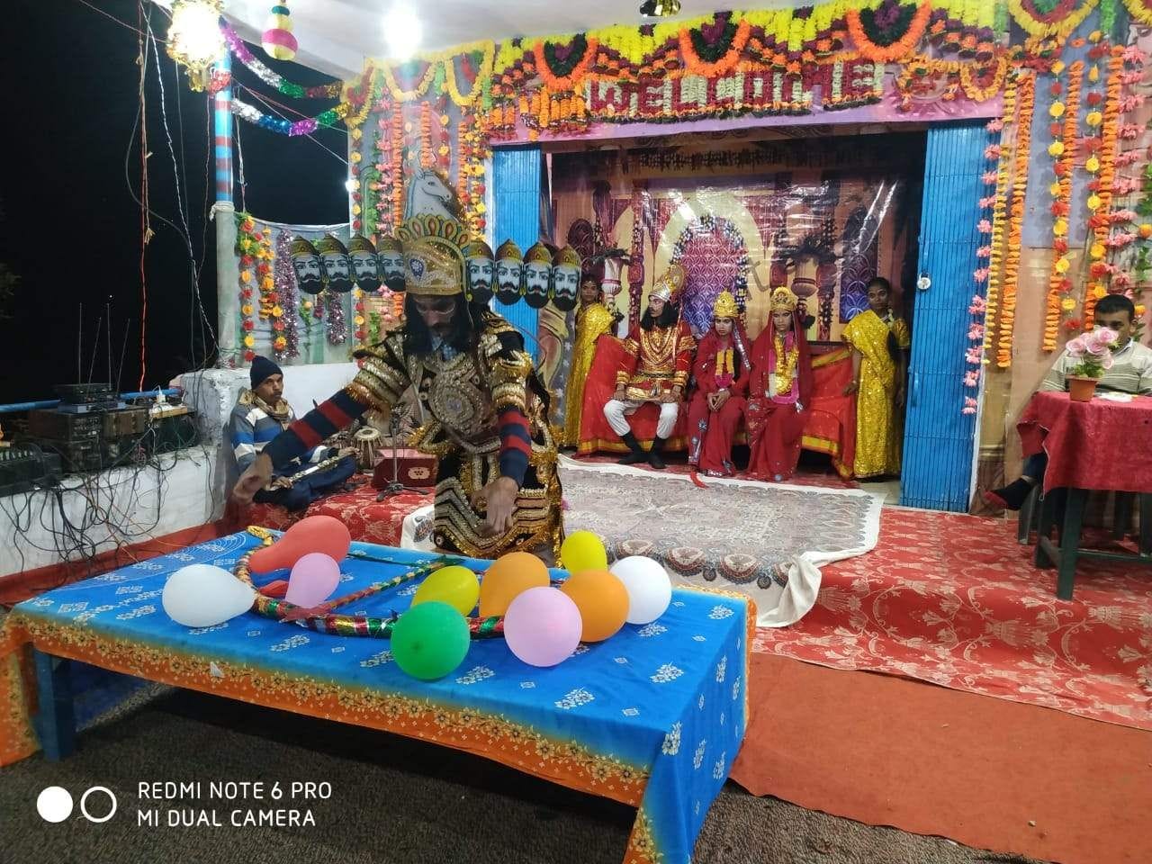 चंपावत के कोट अमोड़ी में शिव धनुष को उठाने का प्रयास करता लंकापति रावण।