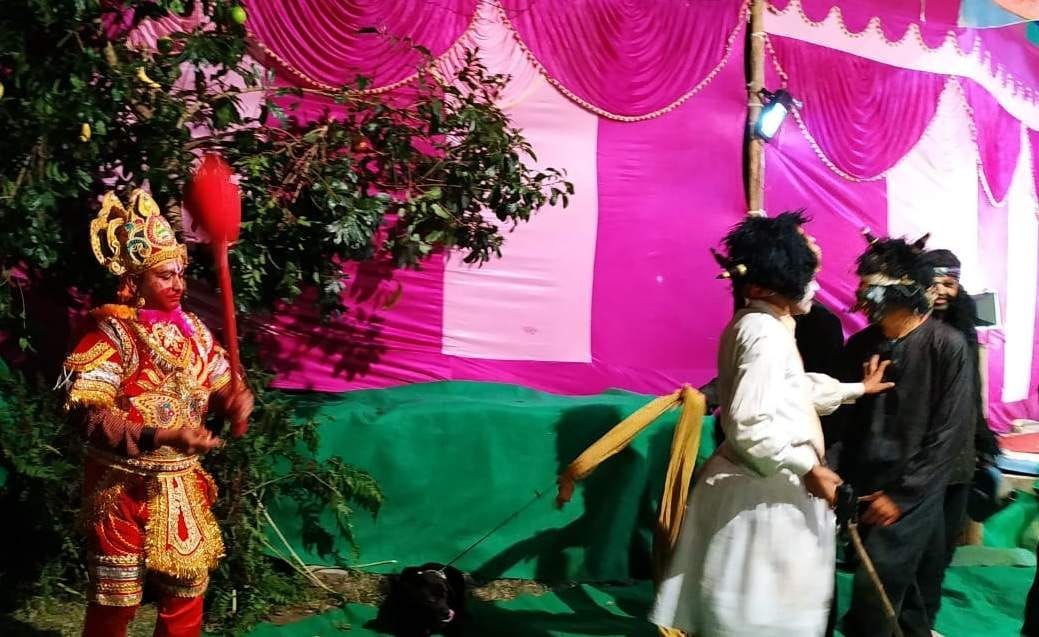 चंपावत के भिंगराड़ा रामलीला में अशोक बाटिका को उजाड़ते हनुमान।