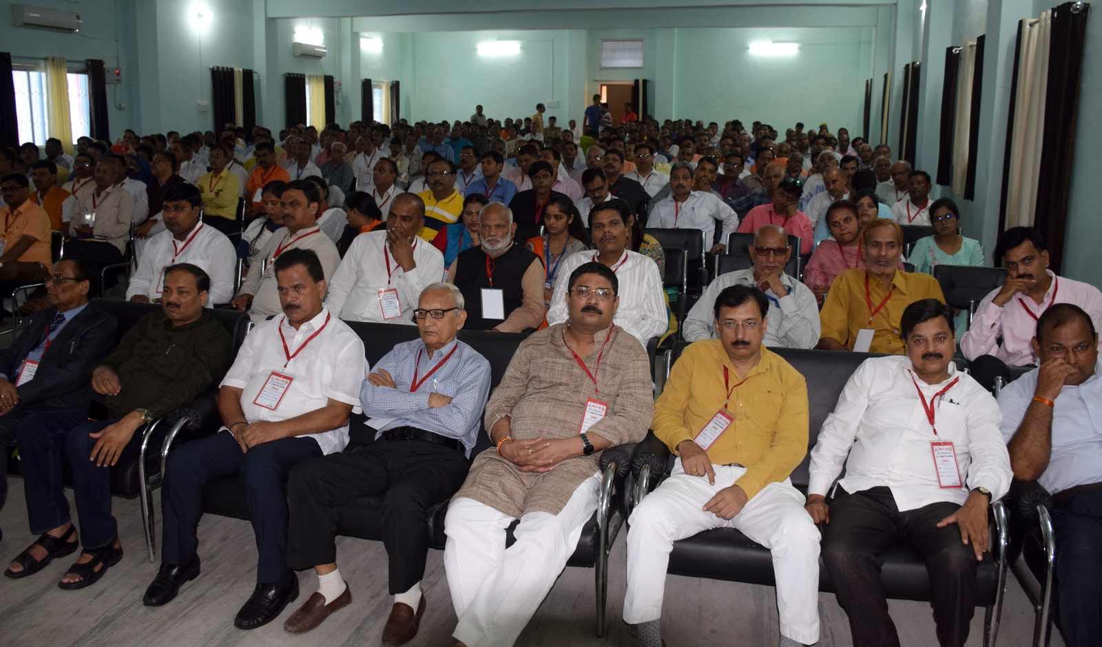 चिल्ड्रेल कालेज में अधिवक्ता परिषद के प्रदेश सम्मेलन में शामिल अधिवक्तागण। चिल्ड्रेल कालेज में अधिवक्ता परिषद के प्रदेश सम्मेलन में शामिल अधिवक्तागण।