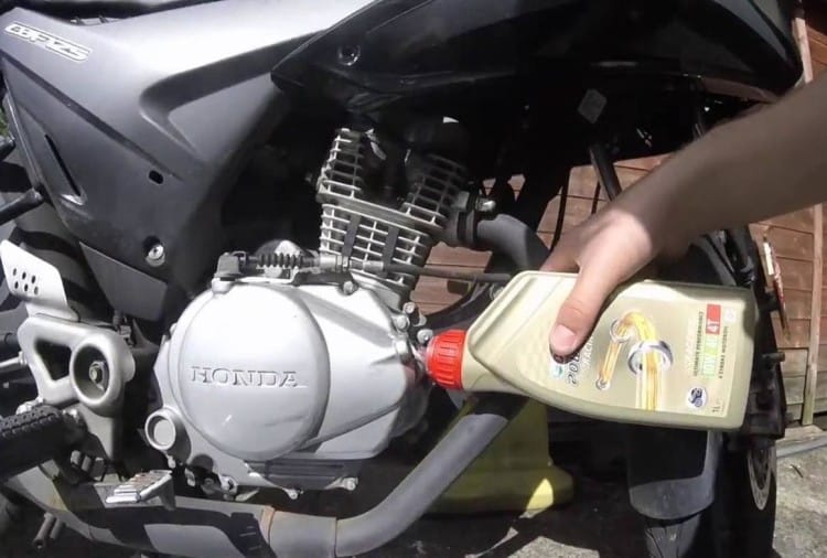 Top 5 Best Easy Tips To Service And Maintain Your Bike Yourself - अपनाएं ये पांच आसान टिप्स और घर बैठे आप भी कर सकते हैं अपनी बाइक की सर्विस - Amar