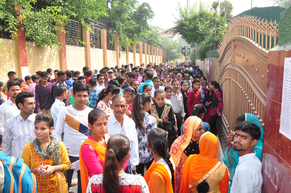 चन्द्र नगर स्थित आशा माडर्न स्कूल में अतुल माहेश्वरी छात्रवृति परीक्षा देने पहुंचे छात्र छात्र? चन्द्र नगर स्थित आशा माडर्न स्कूल में अतुल माहेश्वरी छात्रवृति परीक्षा देने पहुंचे छात्र छात्र?