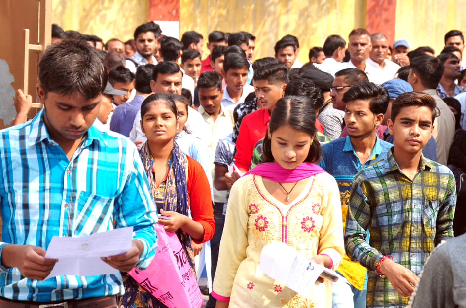 चन्द्र नगर स्थित आशा माडर्न स्कूल में अतुल माहेश्वरी छात्रवृति परीक्षा देने पहुंचे छात्र छात्र? चन्द्र नगर स्थित आशा माडर्न स्कूल में अतुल माहेश्वरी छात्रवृति परीक्षा देने पहुंचे छात्र छात्र?