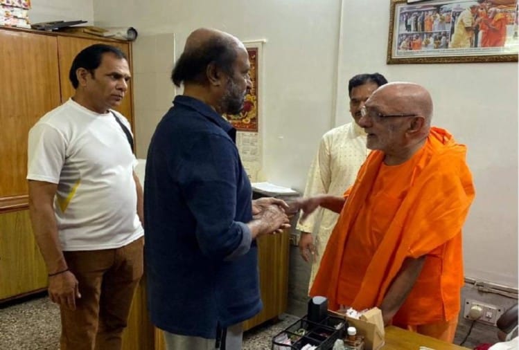 Rajinikanth Worship His Guru And Pray for Darbar Movie Success in rishikesh