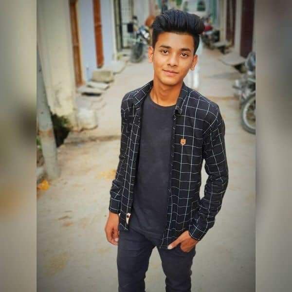 आयुष की फाइल फोटो आयुष की फाइल फोटो