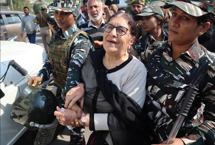 फारूक अब्दुल्ला की बहन सुरैया और बेटी साफिया को हिरासत में