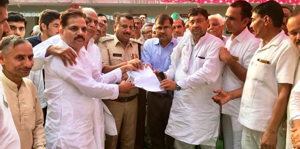 फोटो कैप्सन बुढ़ाना 17द्वठ्ठद्दड्ढस्रठ्ठ3 में तहसील में सीओ व तहसीदार को ज्ञापन देते रालोद नेता। फोटो कैप्सन बुढ़ाना 17द्वठ्ठद्दड्ढस्रठ्ठ3 में तहसील में सीओ व तहसीदार को ज्ञापन देते रालोद नेता।