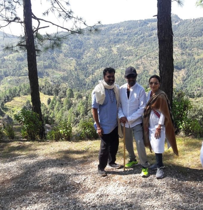 पहाड़ की वादियों का लुत्फ उठाते रजनीकांत। अमर उजाला पहाड़ की वादियों का लुत्फ उठाते रजनीकांत। अमर उजाला