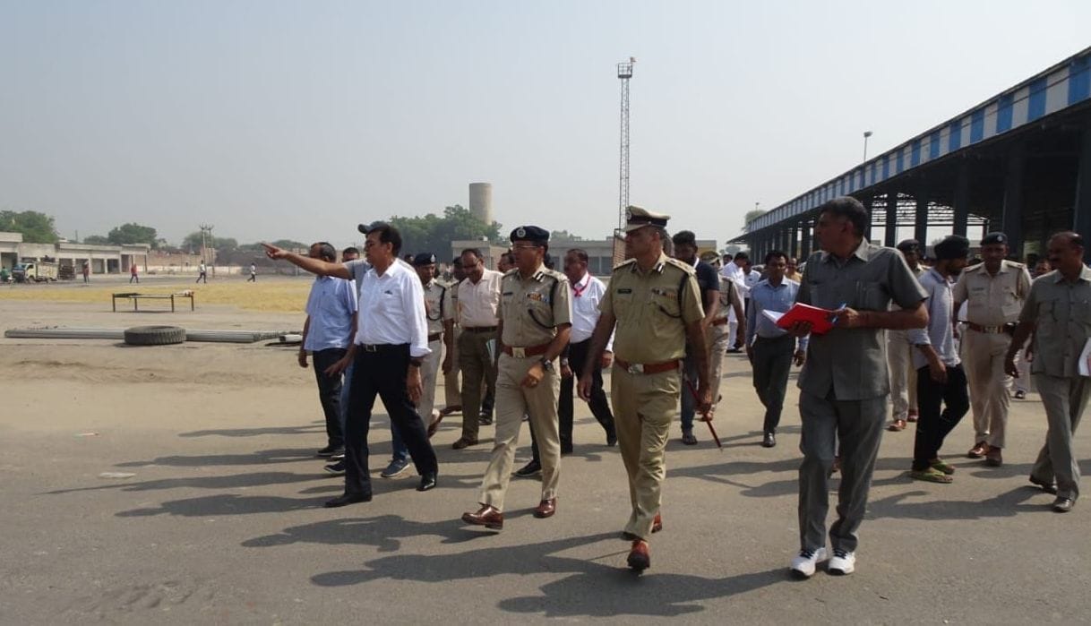 जनसभा स्थल की जांच करते वरिष्ठ पुलिस अधीक्षक। जनसभा स्थल की जांच करते वरिष्ठ पुलिस अधीक्षक।