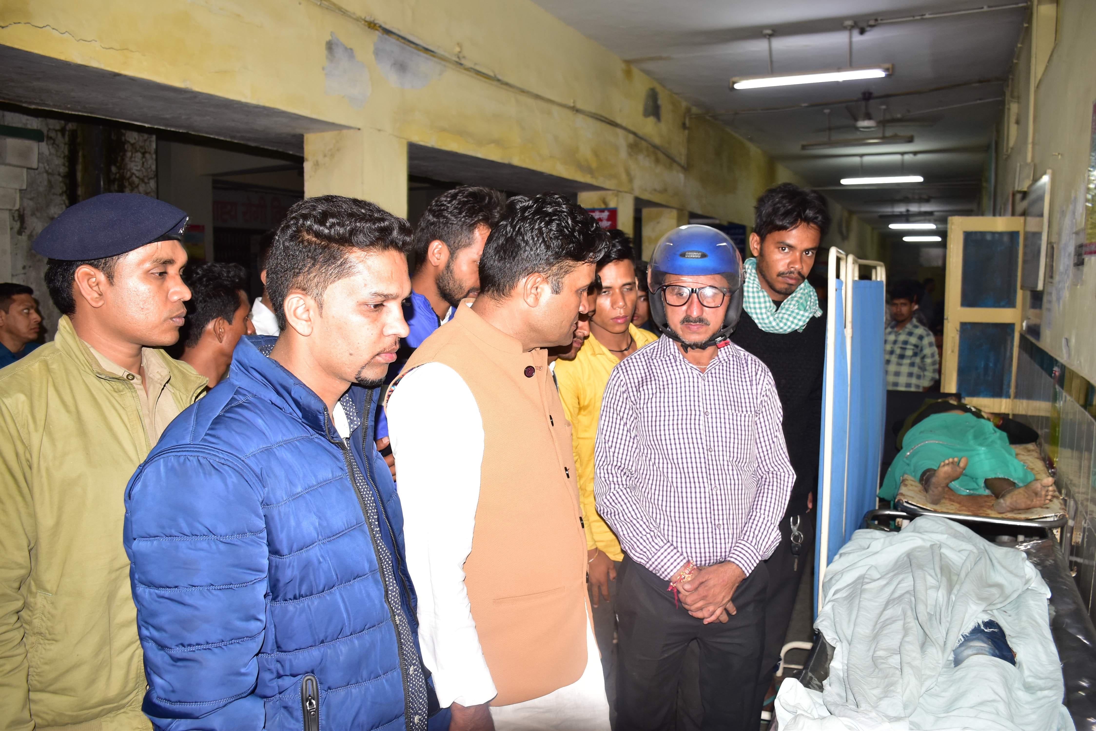 हल्द्वानी बेस अस्पताल में भर्ती रौसिला में सड़क दुर्घटना के बाद बेस अस्पताल पहुंच विधायक राम सि? हल्द्वानी बेस अस्पताल में भर्ती रौसिला में सड़क दुर्घटना के बाद बेस अस्पताल पहुंच विधायक राम सि?