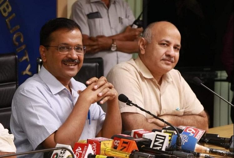 Delhi government press conference says will celebrate pollution free diwali at connaught place