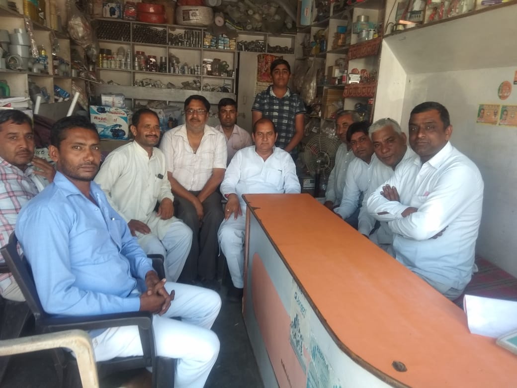 अंबेहटा में चुनाव के बाद हार जीत की समीक्षा करते भाजपा प्रत्याशी चौधरी किरत सिंह अंबेहटा में चुनाव के बाद हार जीत की समीक्षा करते भाजपा प्रत्याशी चौधरी किरत सिंह