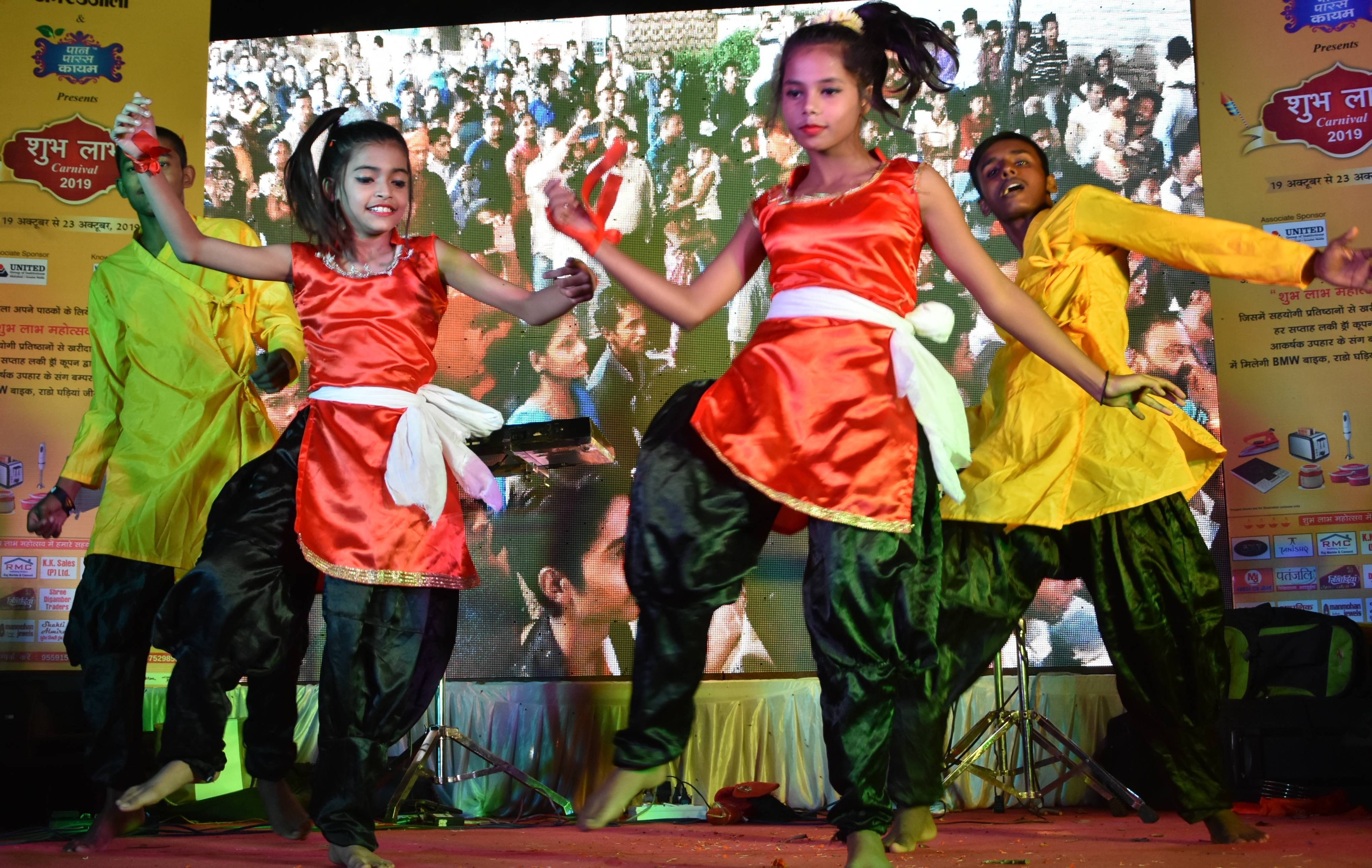 amarujala carnival : The confluence of dance and music with shopping