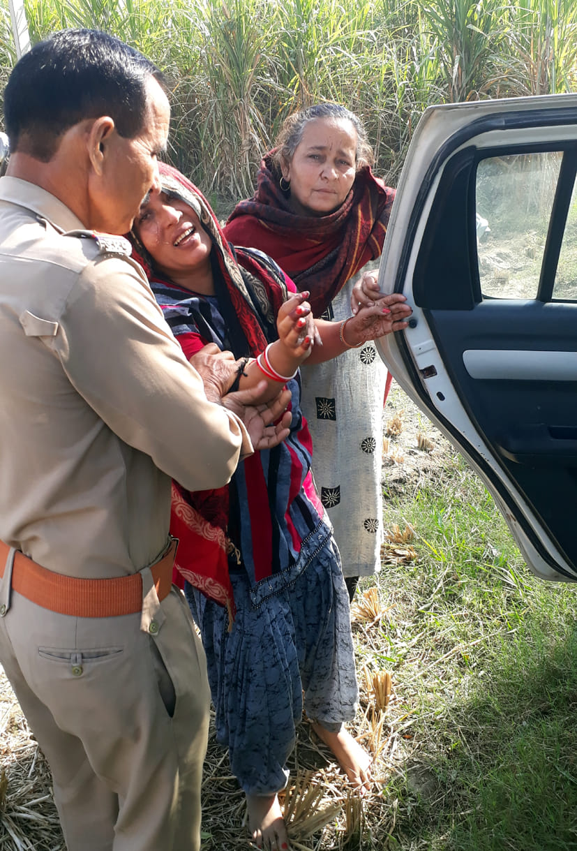सरसावा में किसान की हत्या के बाद विलाप करते परिजन
