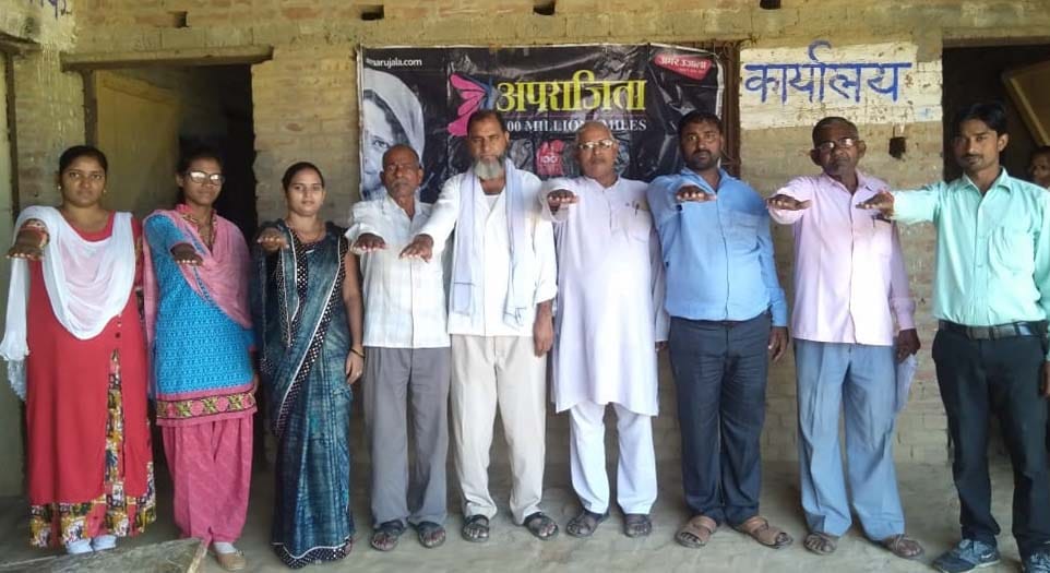 अपराजिता के बैनर तले ग्राम विकास कन्या इंटर कालेज में आयोजित प्रदूषण मुक्त दीपावली मनाने को संक? अपराजिता के बैनर तले ग्राम विकास कन्या इंटर कालेज में आयोजित प्रदूषण मुक्त दीपावली मनाने को संक?