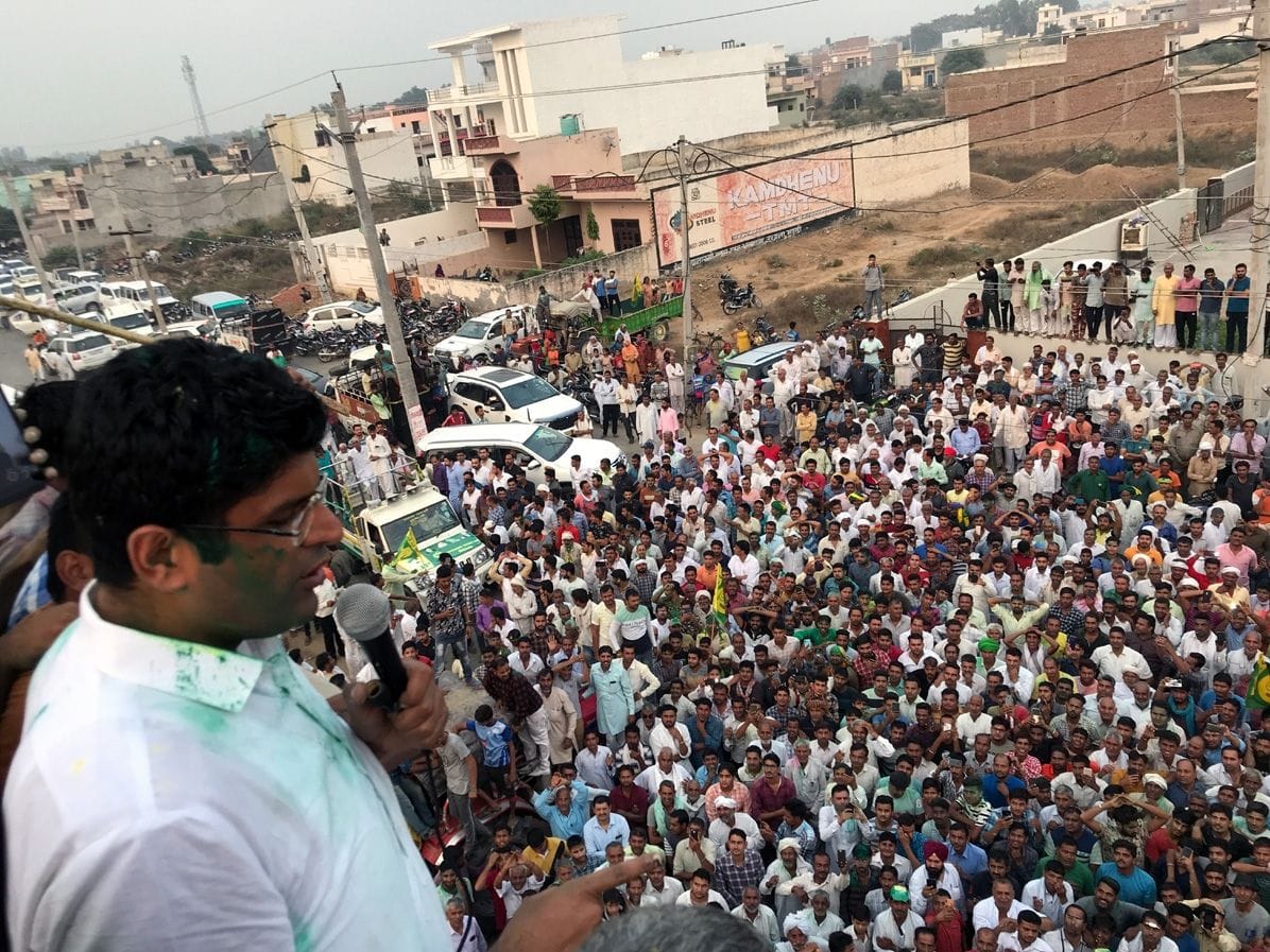 उचाना कलां विधानसभा क्षेत्र के करसिंधु गांव में जीत के बाद लोगों को संबोधित करते दुष्यंत चौटाला? उचाना कलां विधानसभा क्षेत्र के करसिंधु गांव में जीत के बाद लोगों को संबोधित करते दुष्यंत चौटाला?