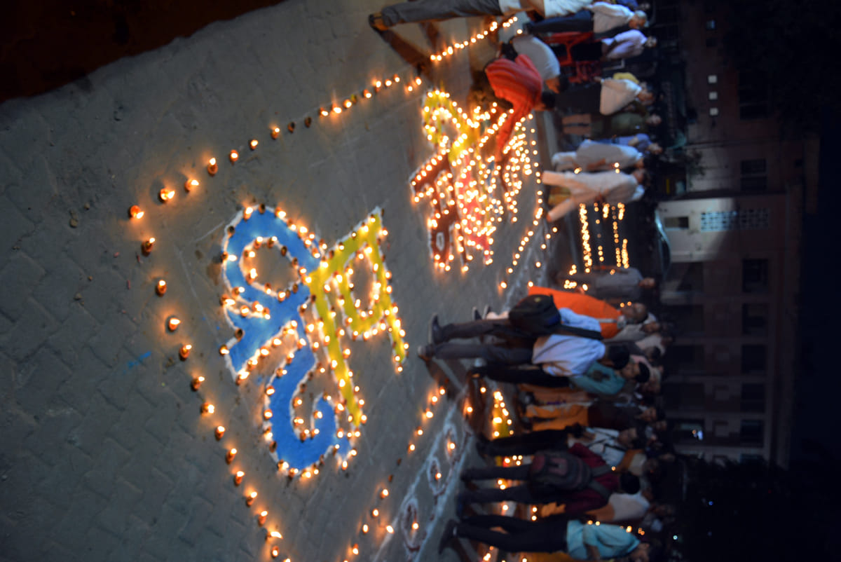 दीप महोत्सव में 11-हजार दीयों से जगमग हुआ टाऊनहाल के मैदान । दीप महोत्सव में 11-हजार दीयों से जगमग हुआ टाऊनहाल के मैदान ।