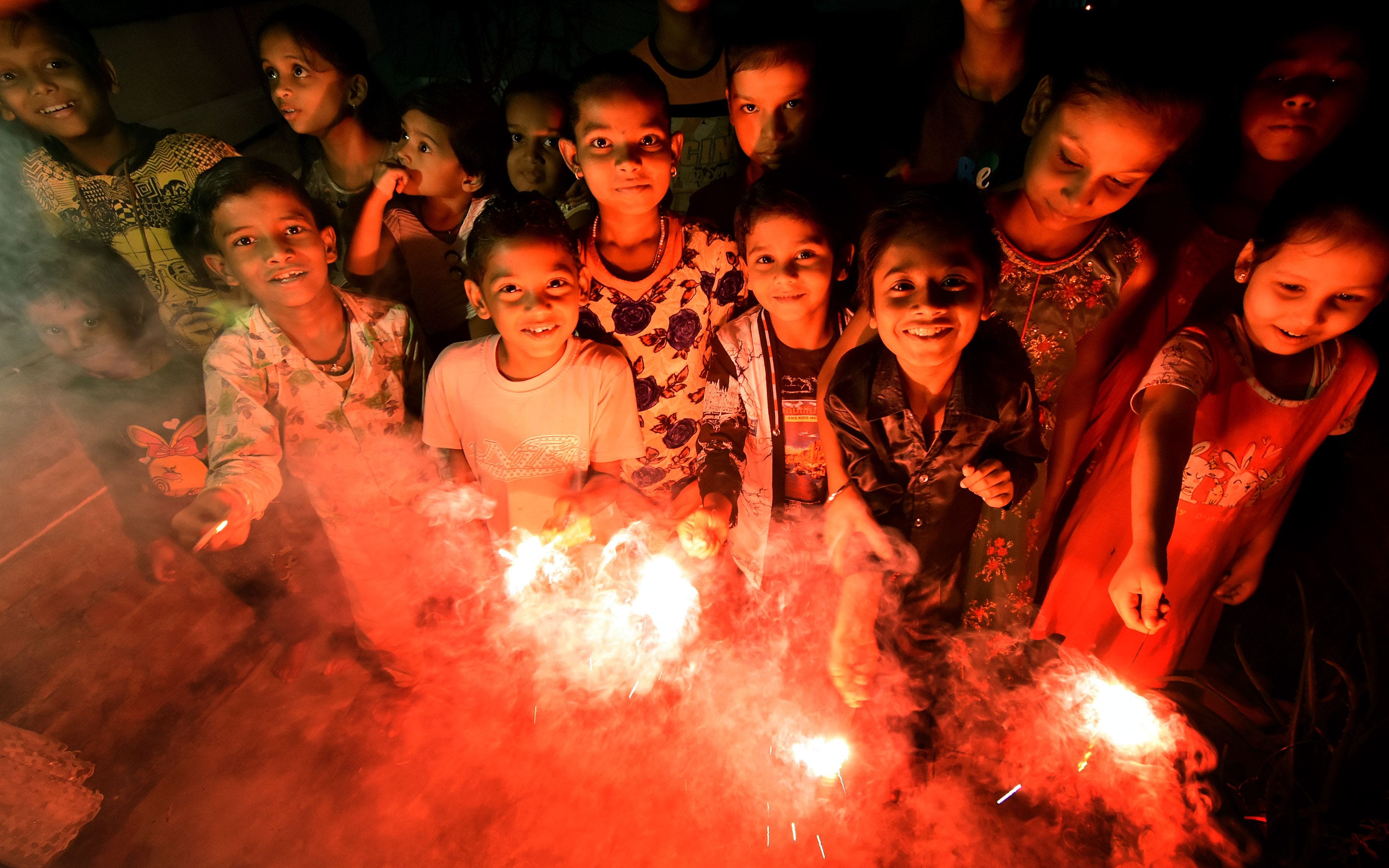 Prayagraj celebrated deepali wity full of joy Prayagraj celebrated deepali wity full of joy