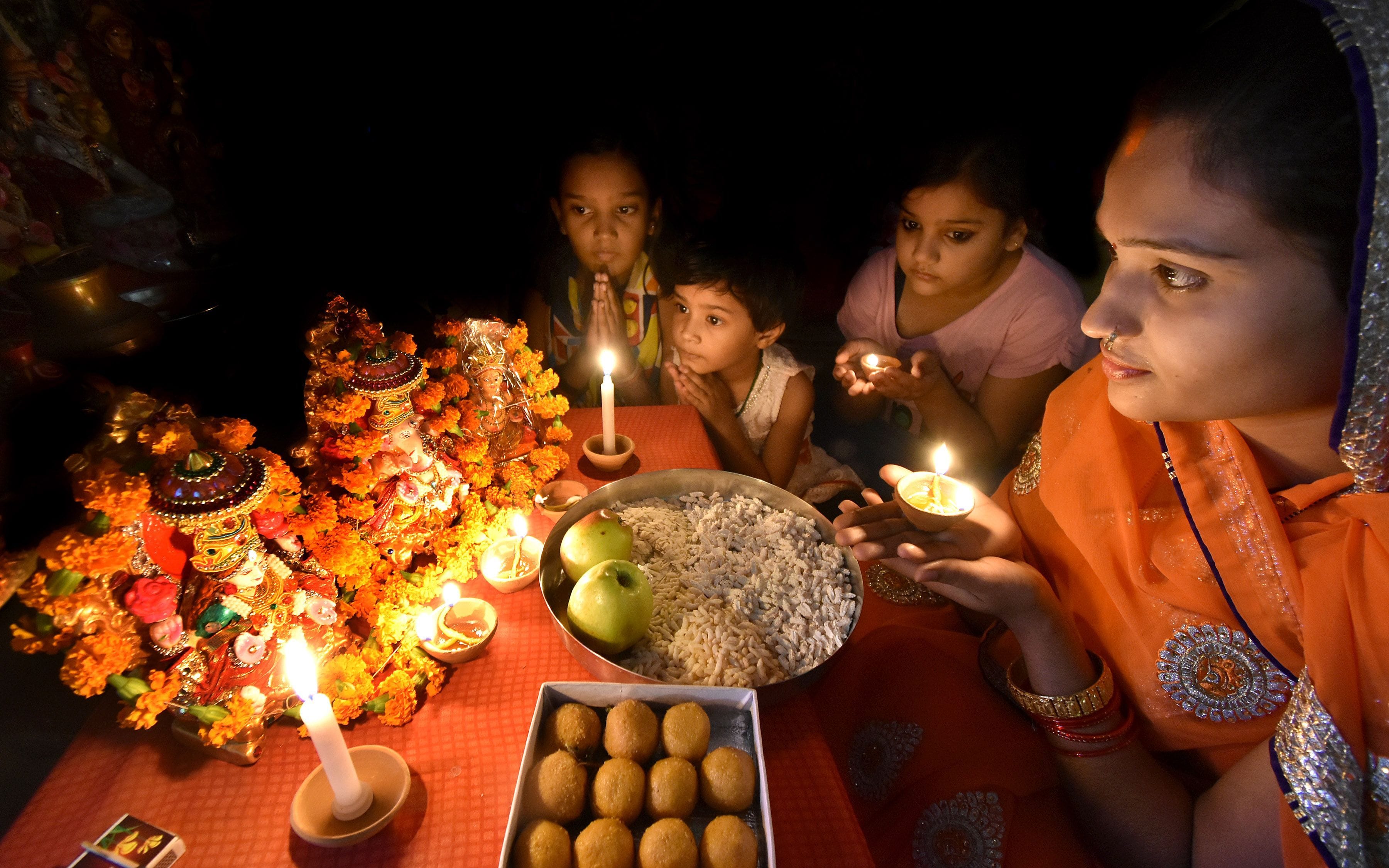 Prayagraj celebrated deepali wity full of joy Prayagraj celebrated deepali wity full of joy