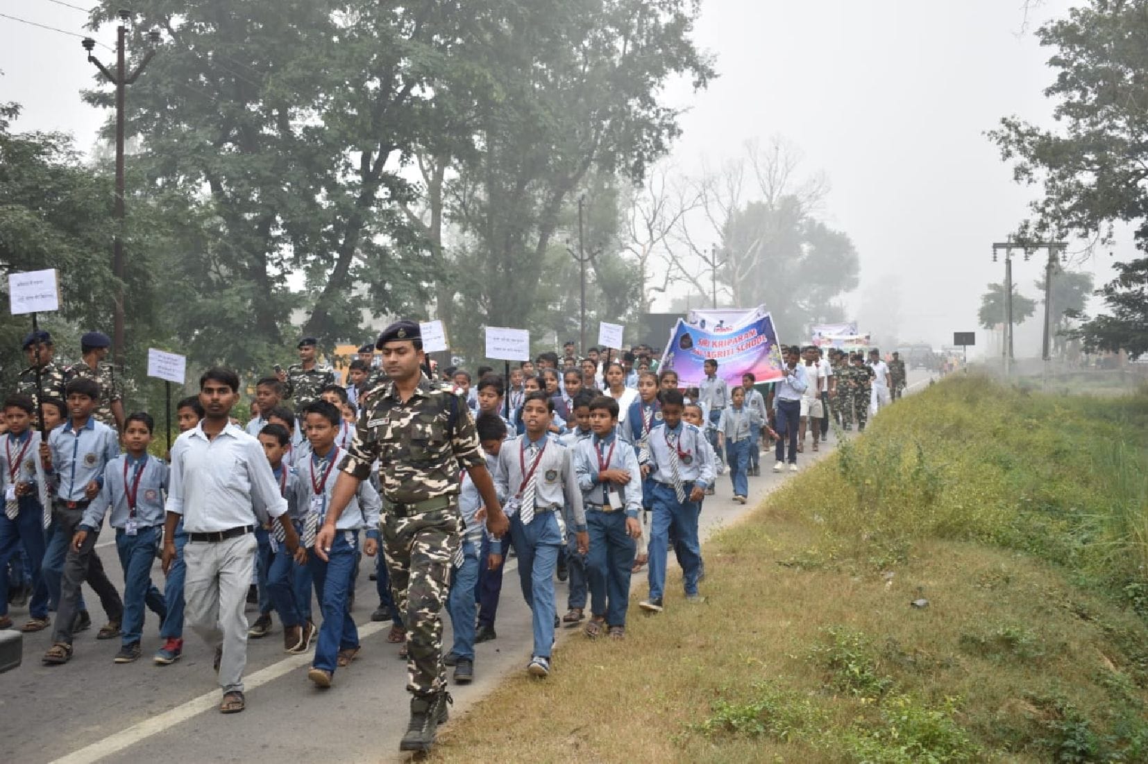 अगैया में एसएसबी द्वारा सरदार बल्लभ भाई पटेल की जयंती पर निकाली गई मैराथन दौड़ में प्रतिभाग करते 