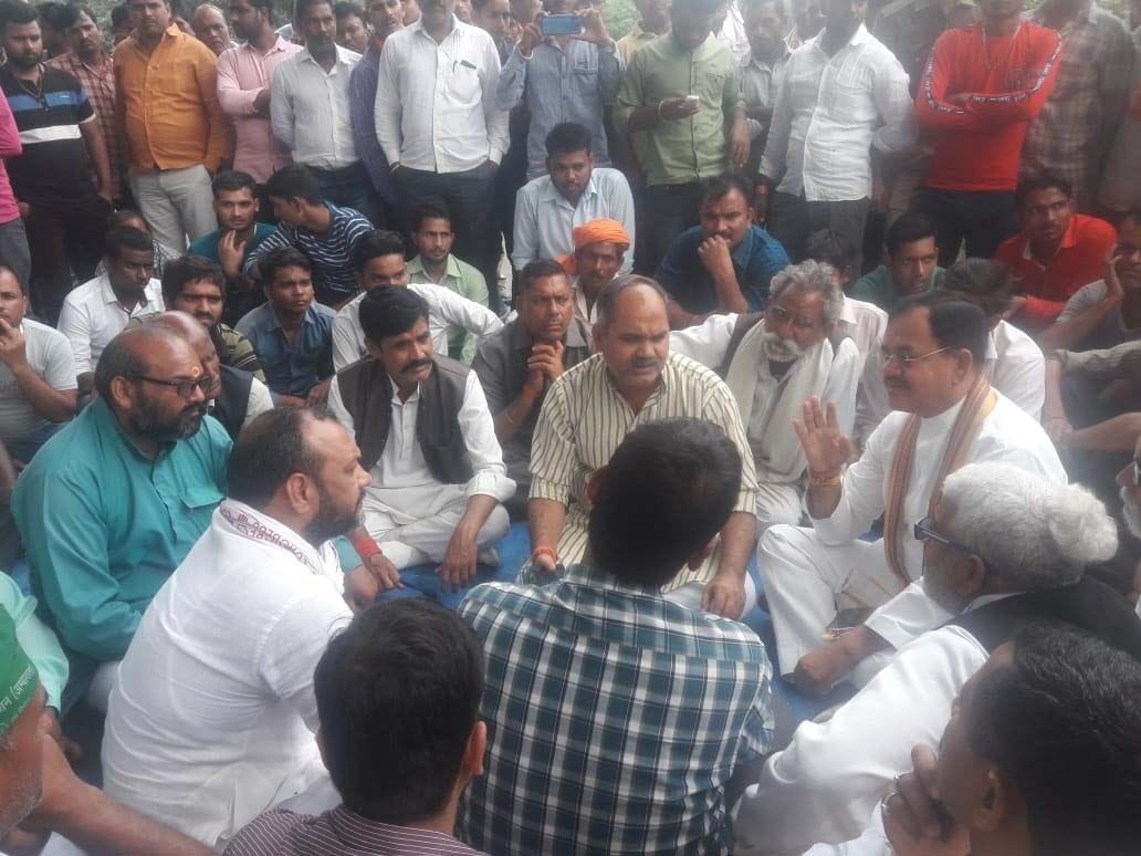 अमेठी पुलिस हिरासत में व्यापारी सत्यप्रकाश की मौत के बाद अंतू थाने के बरबंडा में दुसरे दिन जाम लग अमेठी पुलिस हिरासत में व्यापारी सत्यप्रकाश की मौत के बाद अंतू थाने के बरबंडा में दुसरे दिन जाम लग