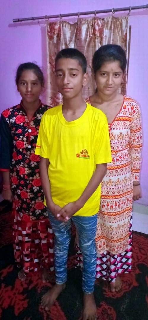  श्यामपुर खदरी निवासी निर्धन बच्चे।