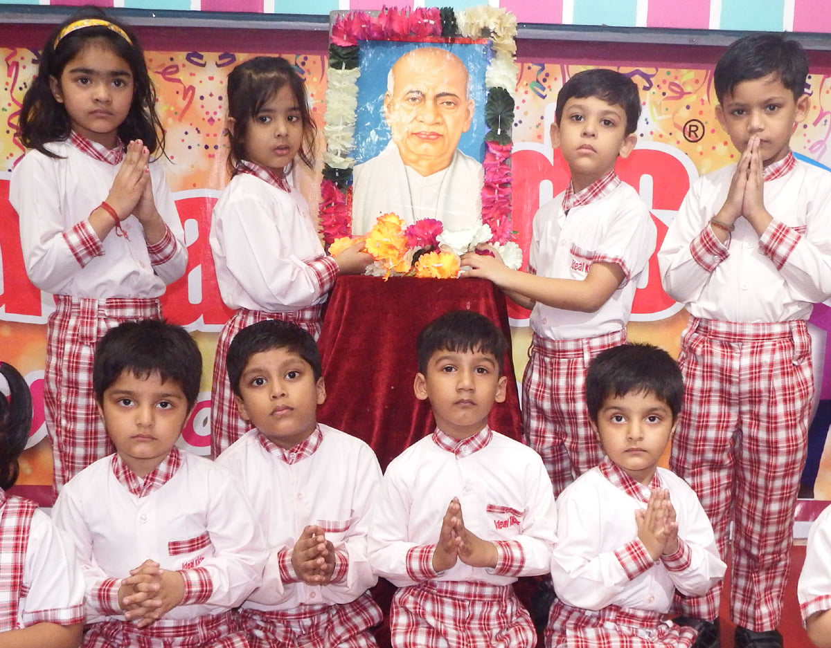 आइडियल किड्स स्कूल में ज्ज्राष्ट्रीय एकता दिवसज्ज् पर नन्हें-मुन्नों ने सरदार पटेल को अर्पित क? आइडियल किड्स स्कूल में ज्ज्राष्ट्रीय एकता दिवसज्ज् पर नन्हें-मुन्नों ने सरदार पटेल को अर्पित क?