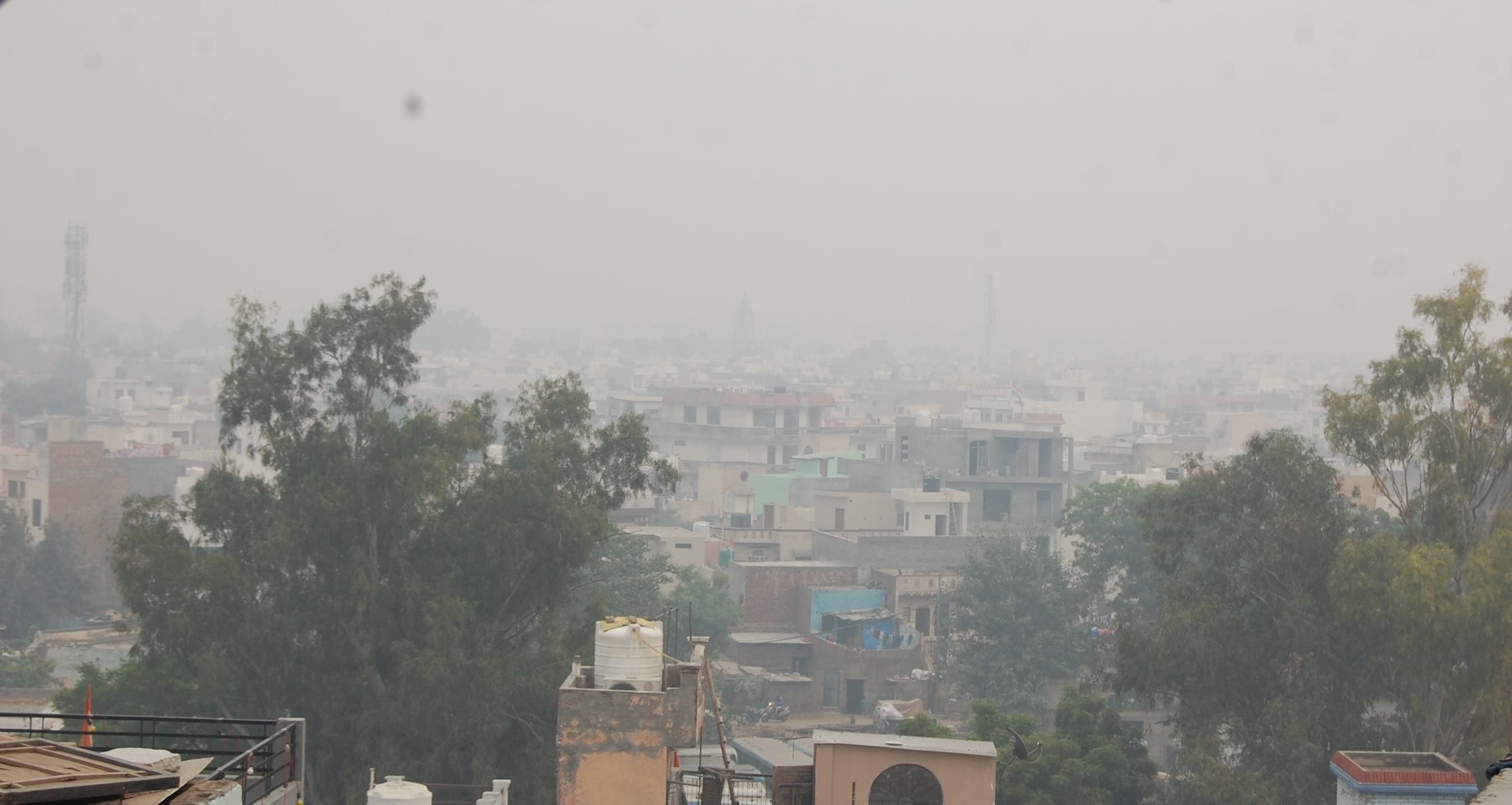 सोनीपत में आसमान में छाया स्मॉग सोनीपत में आसमान में छाया स्मॉग