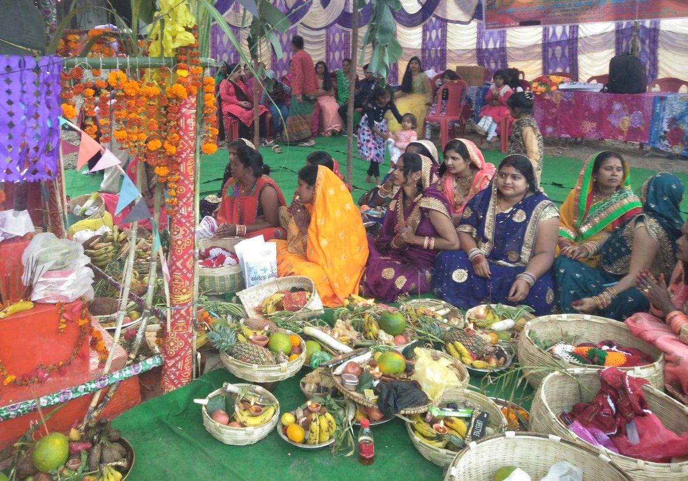 चौखुटिया में छठ पूजा के मौके पर रामगंगा तट पर छठ मईया की पूजा करती महिलाएं। अमर उजाला चौखुटिया में छठ पूजा के मौके पर रामगंगा तट पर छठ मईया की पूजा करती महिलाएं। अमर उजाला