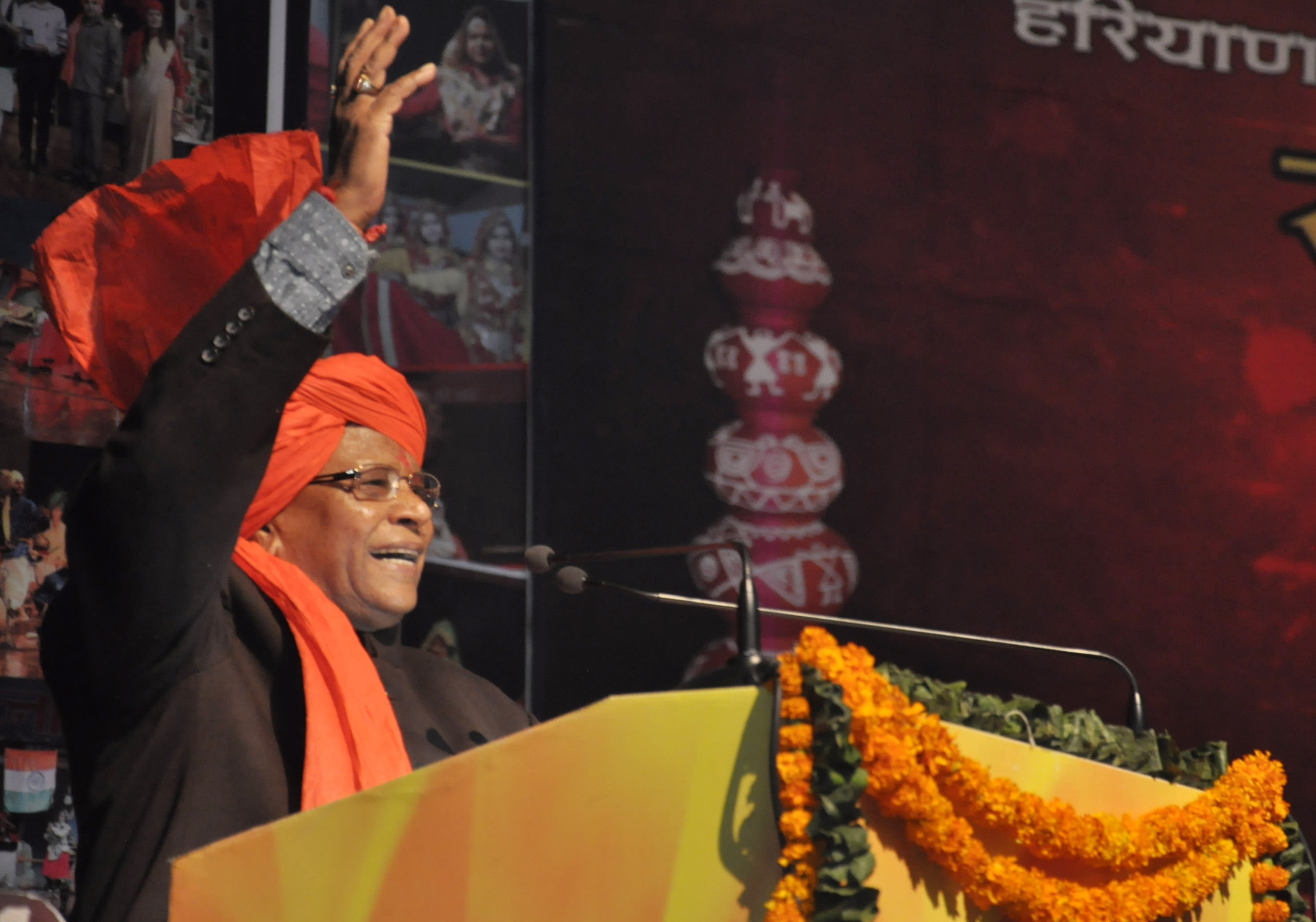 रत्नावली महोत्सव कार्यक्रम को संबोधित करते मुख्यातिथि केंद्रीयमंत्री रतन लाल कटारिया रत्नावली महोत्सव कार्यक्रम को संबोधित करते मुख्यातिथि केंद्रीयमंत्री रतन लाल कटारिया