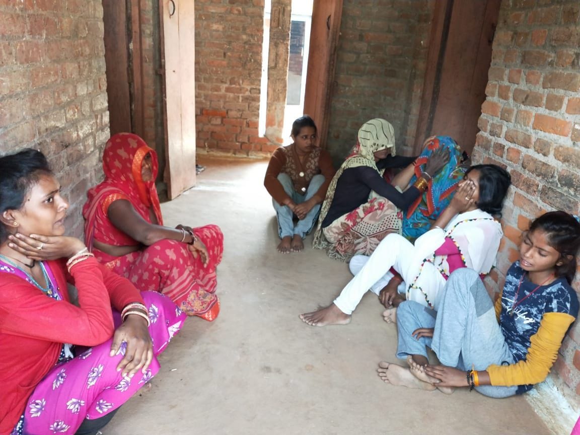 घटनास्थल पर रोते बिलखते परिजन