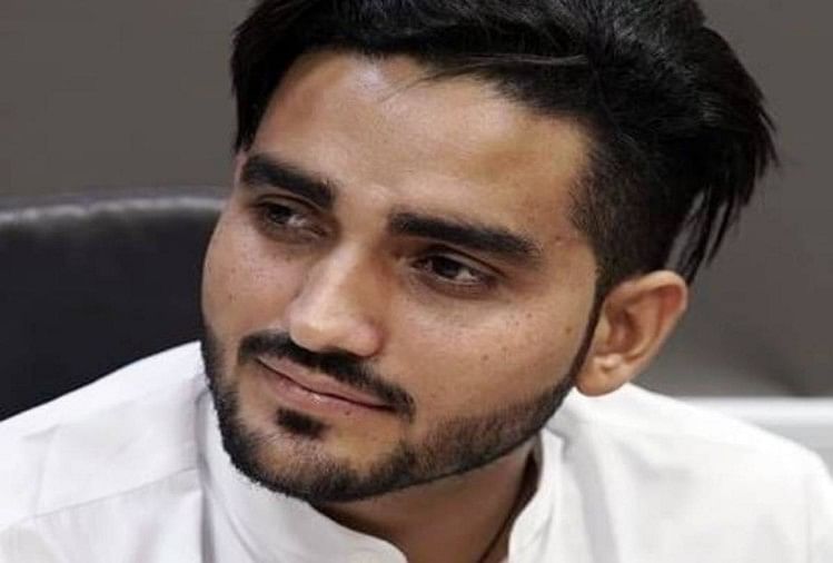 आखिर क्या हुआ जब इंटरव्यू में कहा "बाल कटवा लो" आखिर क्या हुआ जब इंटरव्यू में कहा "बाल कटवा लो"
