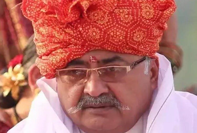 Gujrat SIT arrested two accused of ex BJP MLA Jayantilal Bhanushali from Prayagraj Gujrat SIT arrested two accused of ex BJP MLA Jayantilal Bhanushali from Prayagraj