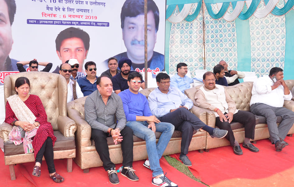 ज्ञान कलश इंटर नेशनल पब्लिक स्कूल में विजय मर्चेंट ट्राफी क्रिकेट टूनामेंट का आनंद लेते अतिथि ज्ञान कलश इंटर नेशनल पब्लिक स्कूल में विजय मर्चेंट ट्राफी क्रिकेट टूनामेंट का आनंद लेते अतिथि