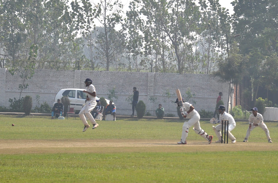 ज्ञान कलश इंटर नेशनल पब्लिक स्कूल में विजय मर्चेंट ट्राफी क्रिकेट टूनामेंट शॉट लगाता खिलाडी ज्ञान कलश इंटर नेशनल पब्लिक स्कूल में विजय मर्चेंट ट्राफी क्रिकेट टूनामेंट शॉट लगाता खिलाडी