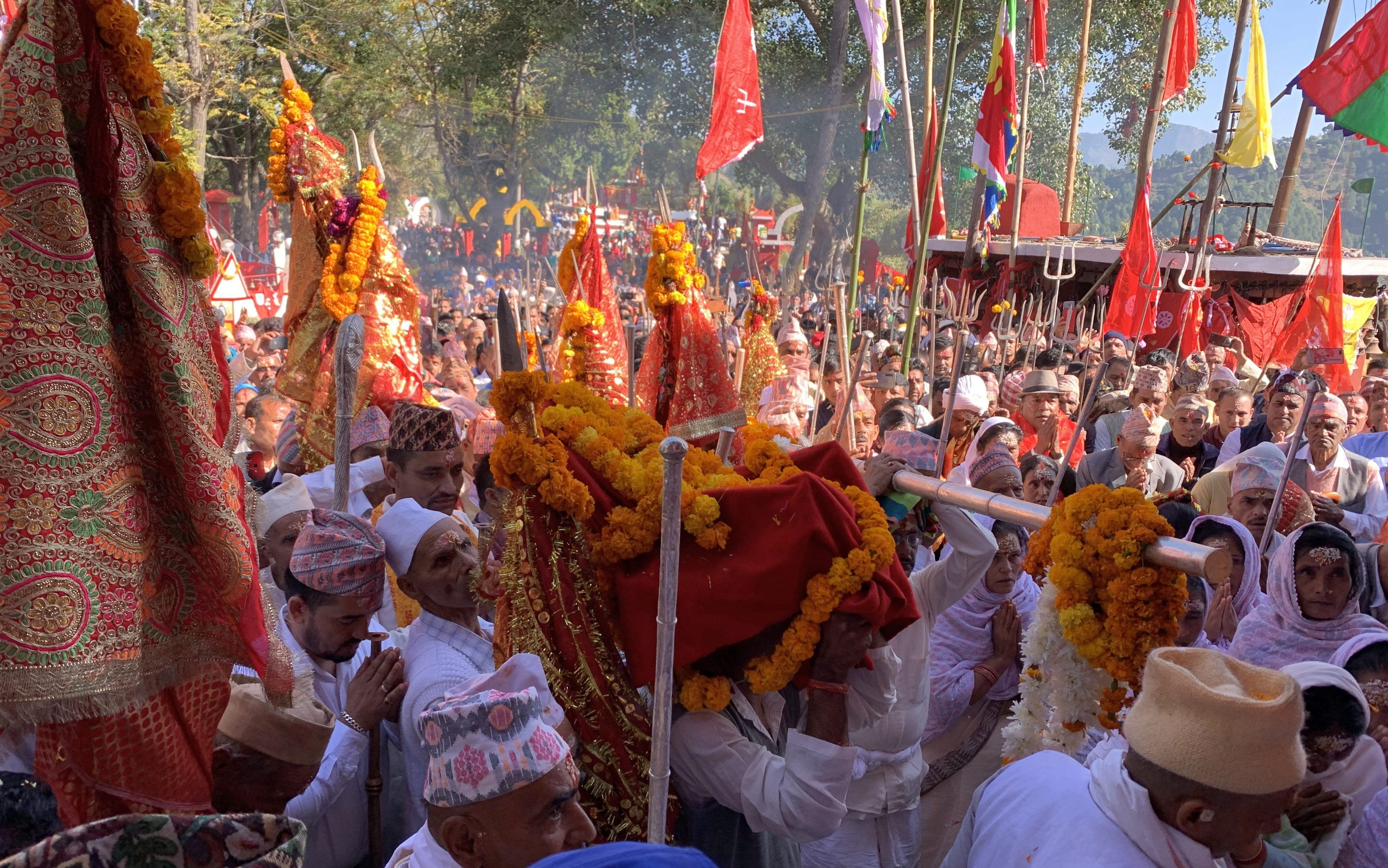 नेपाल के त्रिपुरा सुंदरी मेले में उमड़ा अपार जन सैलाब। नेपाल के त्रिपुरा सुंदरी मेले में उमड़ा अपार जन सैलाब।