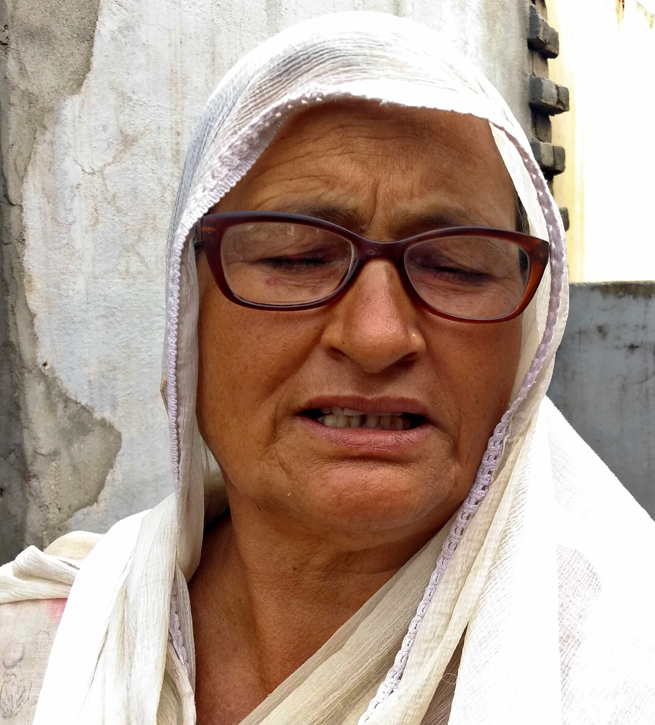 हीरानगर सेक्टर के सीमावर्ती रठुआ गांव की सोमा देवी पाकिस्तानी गोलाबारी के बाद दर्द को बयां करती ?